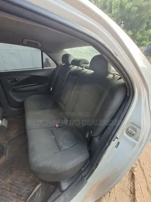 Toyota Yaris 2012 Silver