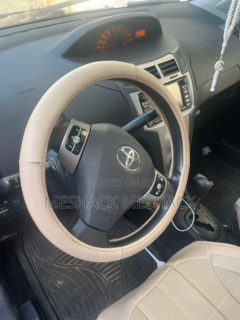 Toyota Vitz 2010 Black