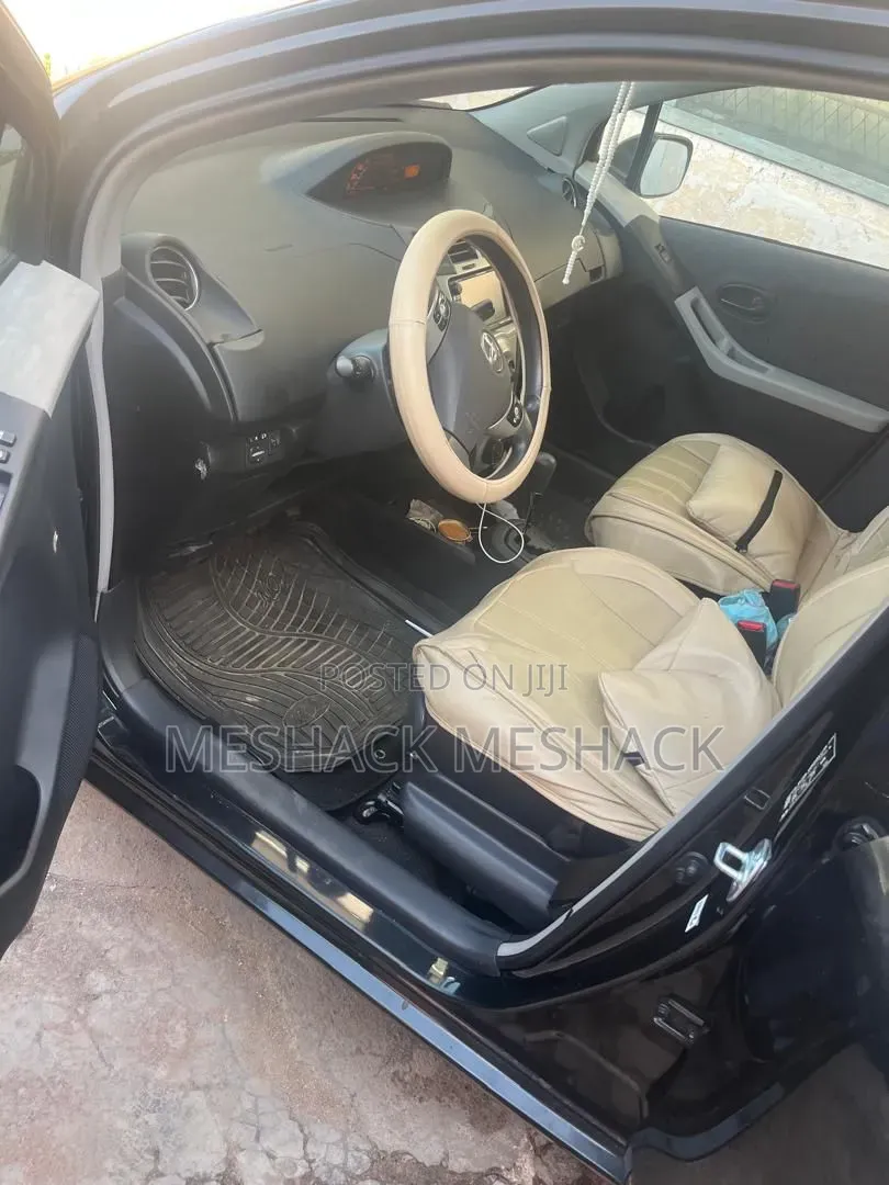 Toyota Vitz 2010 Black