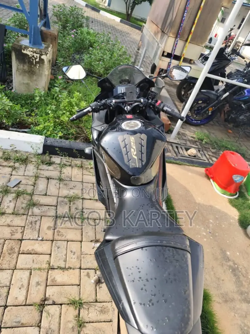 Yamaha YZF-R 2022 Black