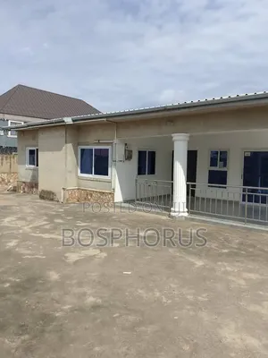 4bdrm House in Lapaz Racecourse, Nyanmekye for sale
