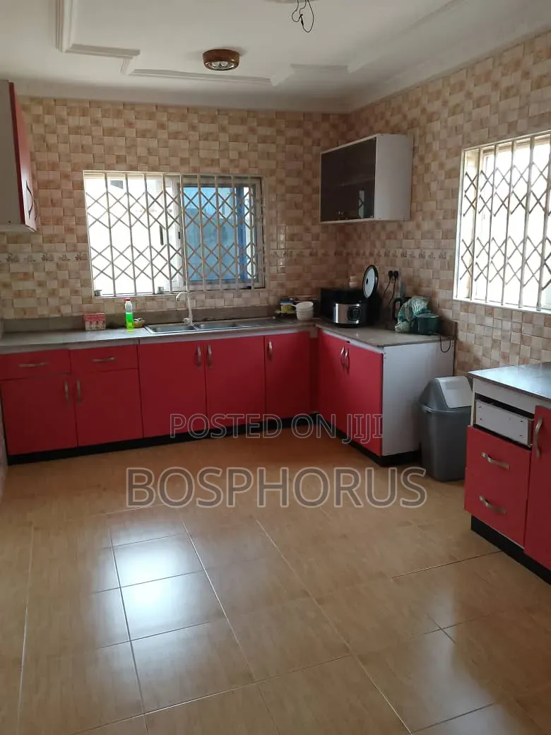 4bdrm House in Lapaz Racecourse, Nyanmekye for sale