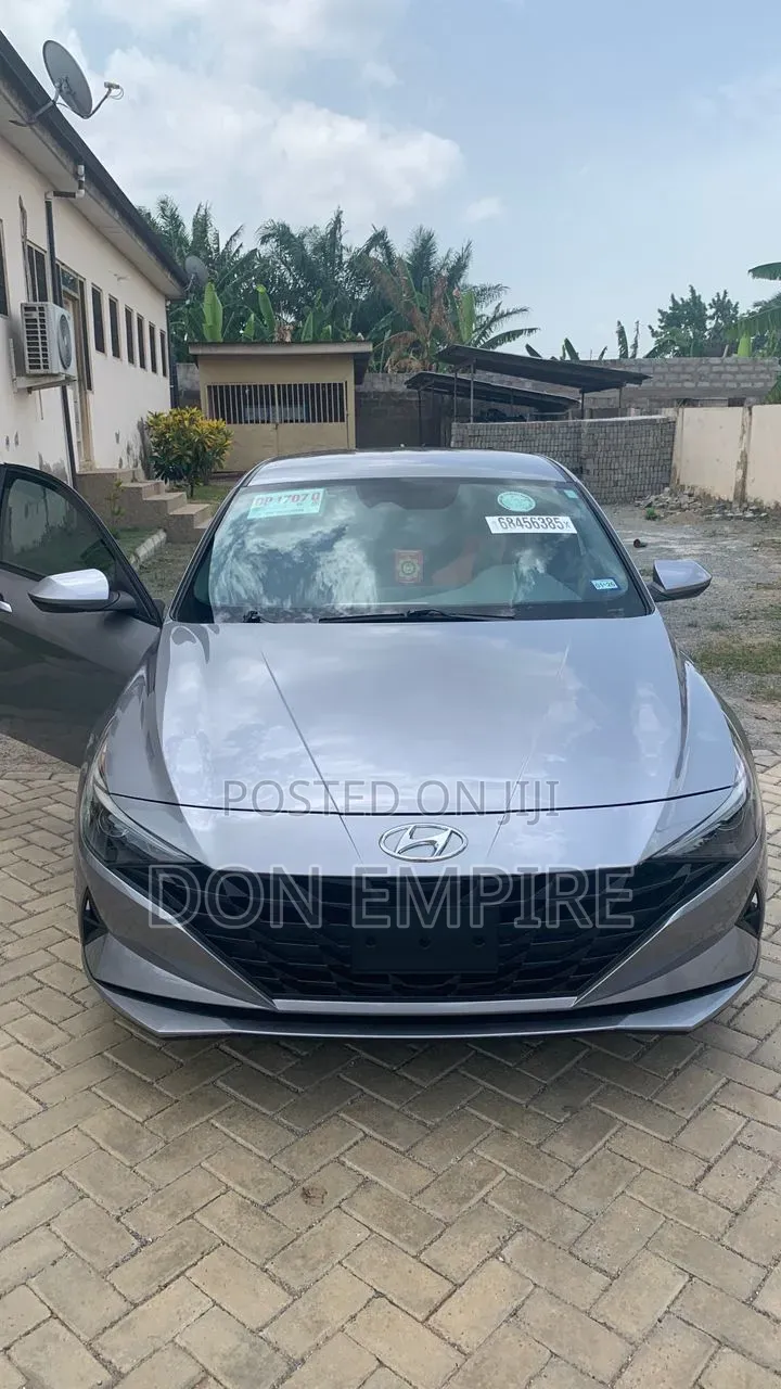 Hyundai Elantra HEV 2023 Silver