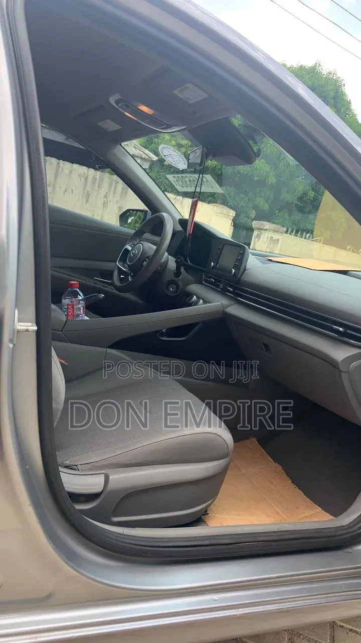 Hyundai Elantra HEV 2023 Silver