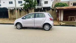 Toyota Vitz 1.0 FWD 3dr 2010 Gray