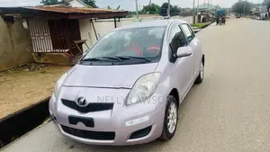 Toyota Vitz 1.0 FWD 3dr 2010 Gray