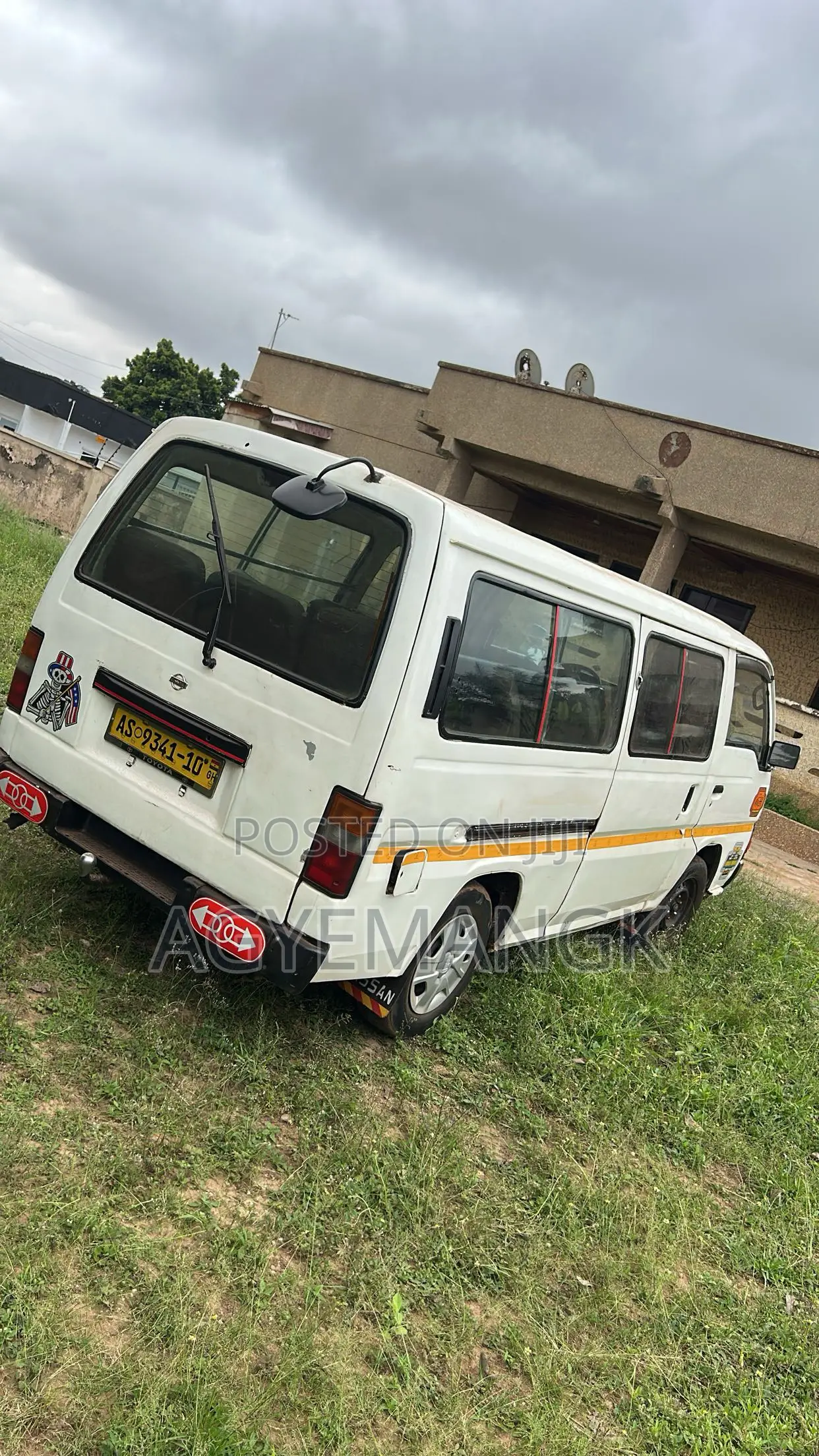 Nissan Caravan (Urvan) 2000 White
