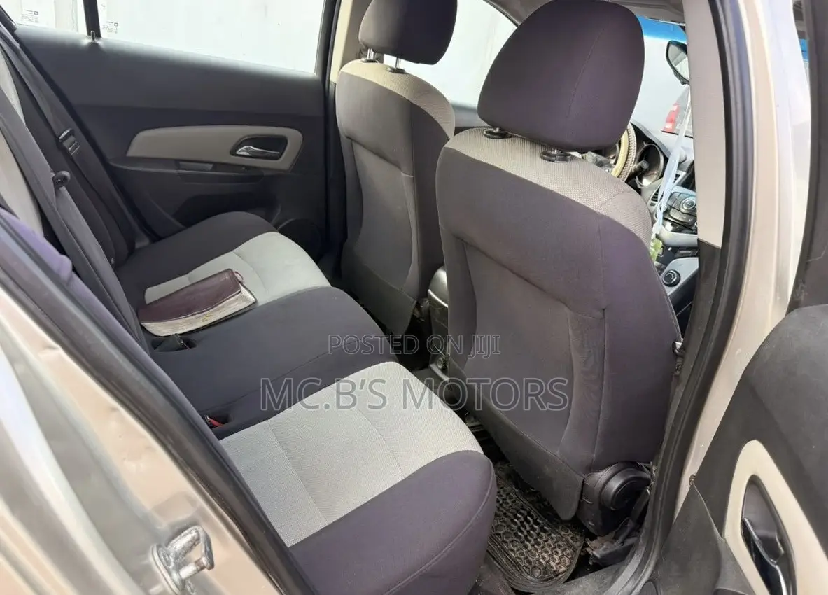 Chevrolet Cruze 2012 Brown