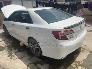 Toyota Camry SE 4dr Sedan (2.5L 4cyl 6A) 2014 White