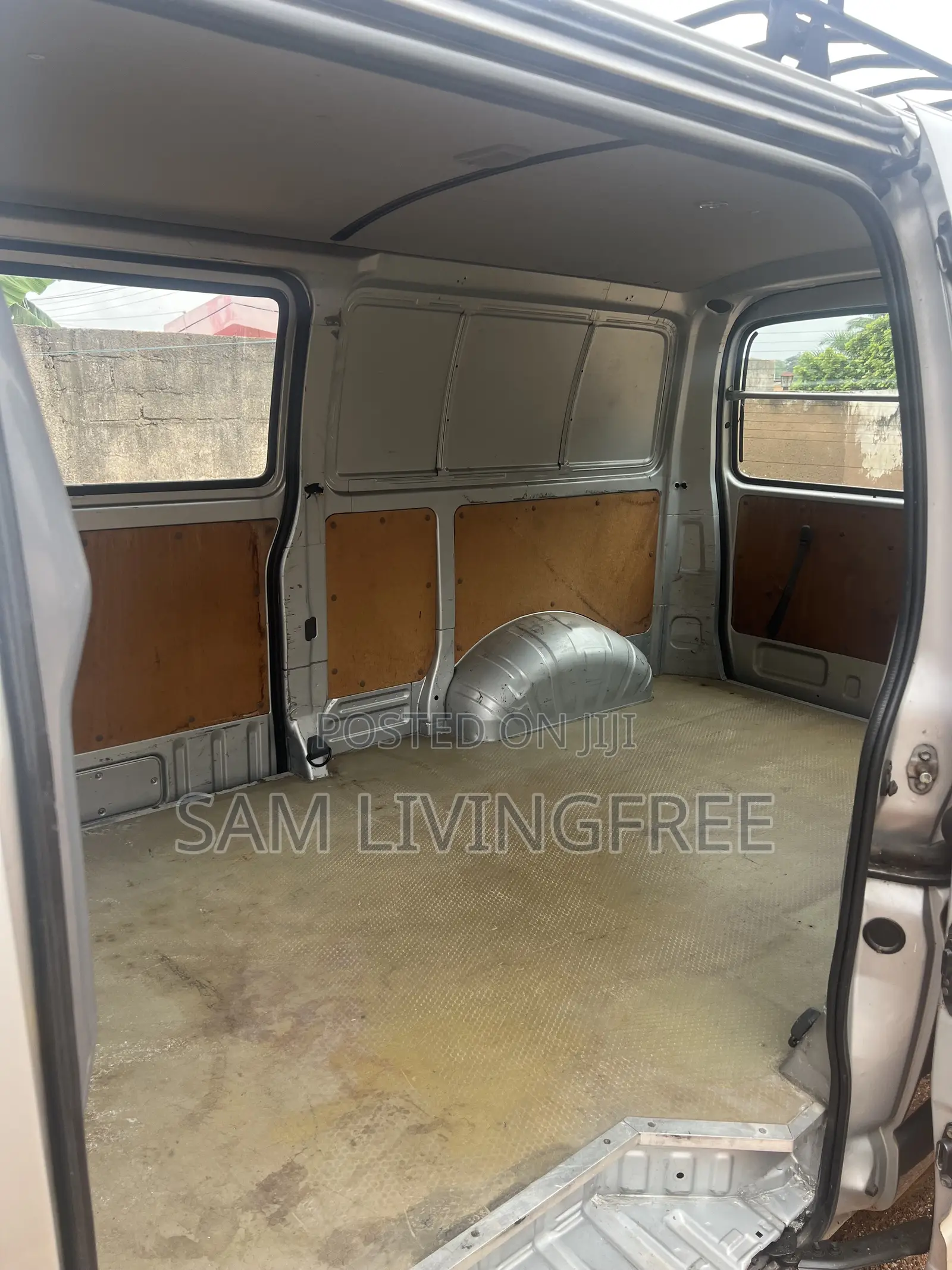 Toyota HiAce 2010 Silver