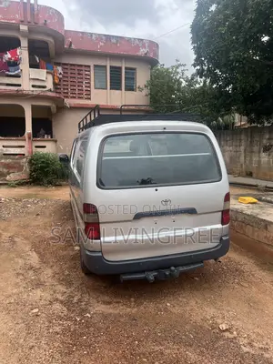 Toyota HiAce 2010 Silver