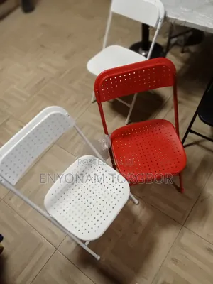 Dotted Flat-Back Chair