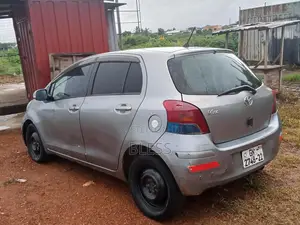 Toyota Vitz 1.3 FWD 3dr 2010 Gray