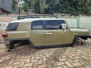 Toyta Fj Cruiser Used Neat Body Parts for Sale