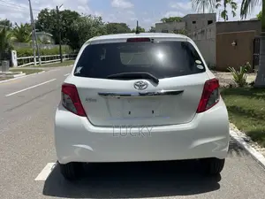 Toyota Vitz 1.3 FWD 5dr 2014 White