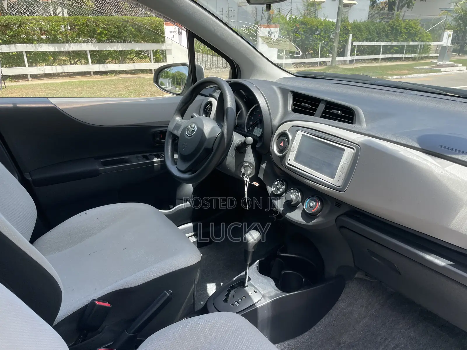 Toyota Vitz 1.3 FWD 5dr 2014 White