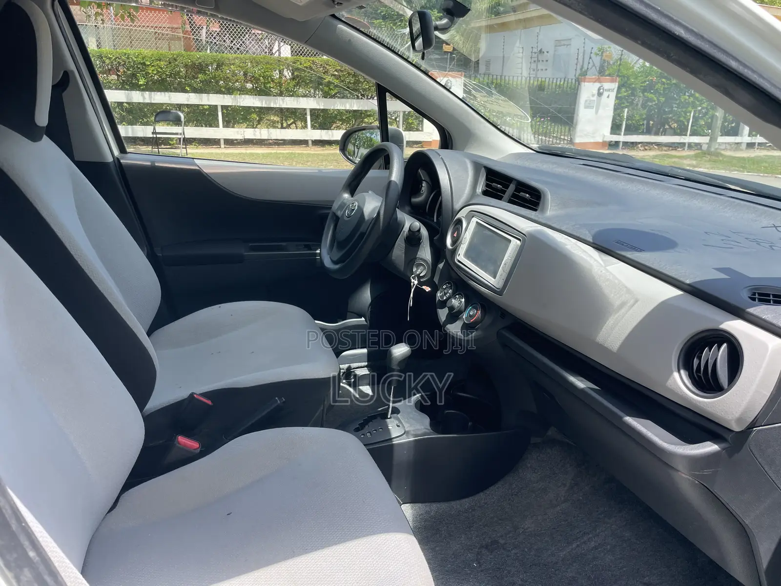 Toyota Vitz 1.3 FWD 5dr 2014 White