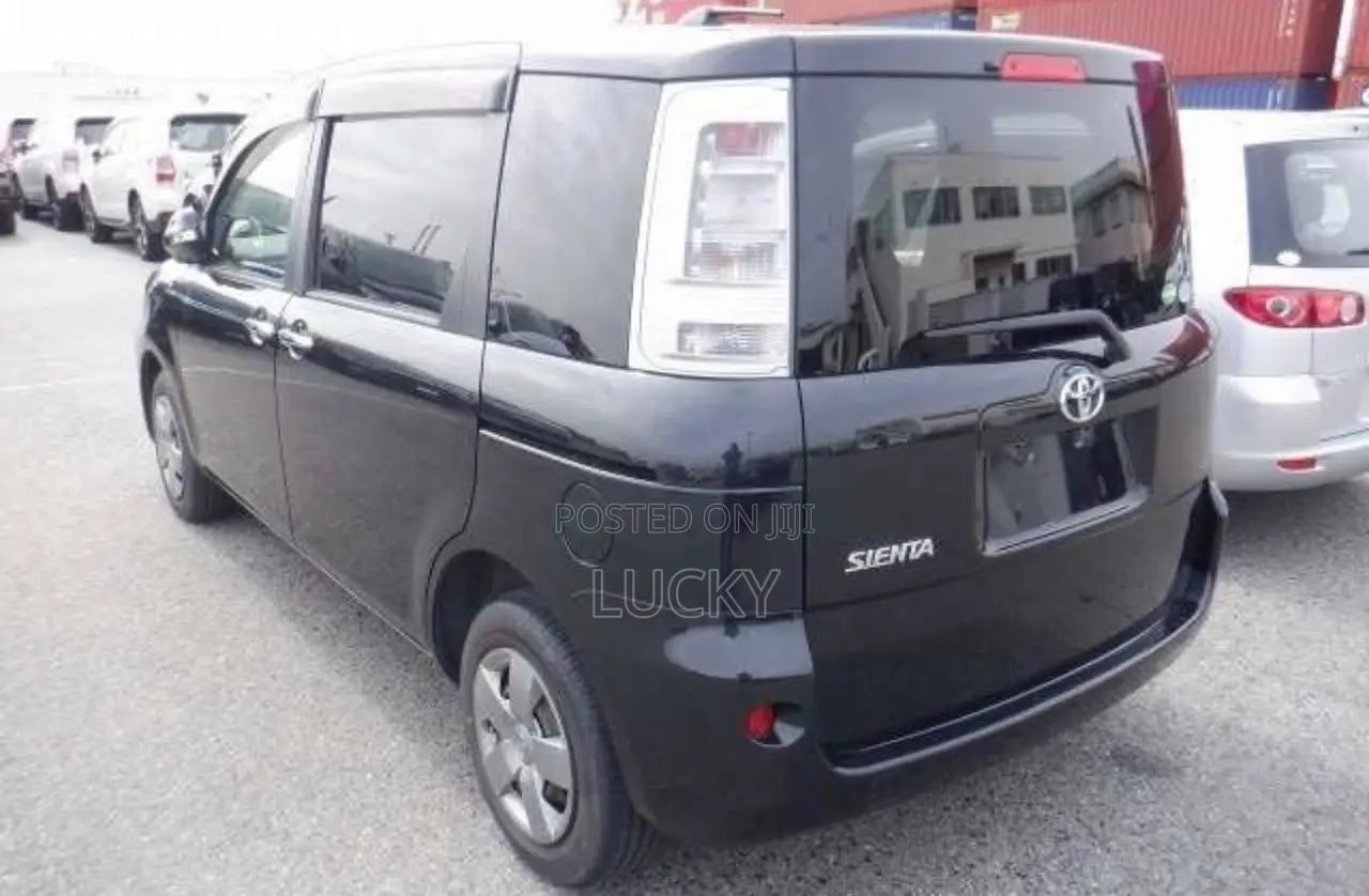 Toyota Sienta 1.5 FWD 2014 Black