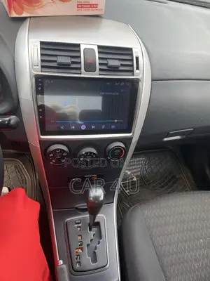 Toyota Corolla LE 4dr Sedan (1.8L 4cyl 4A) 2010 Silver