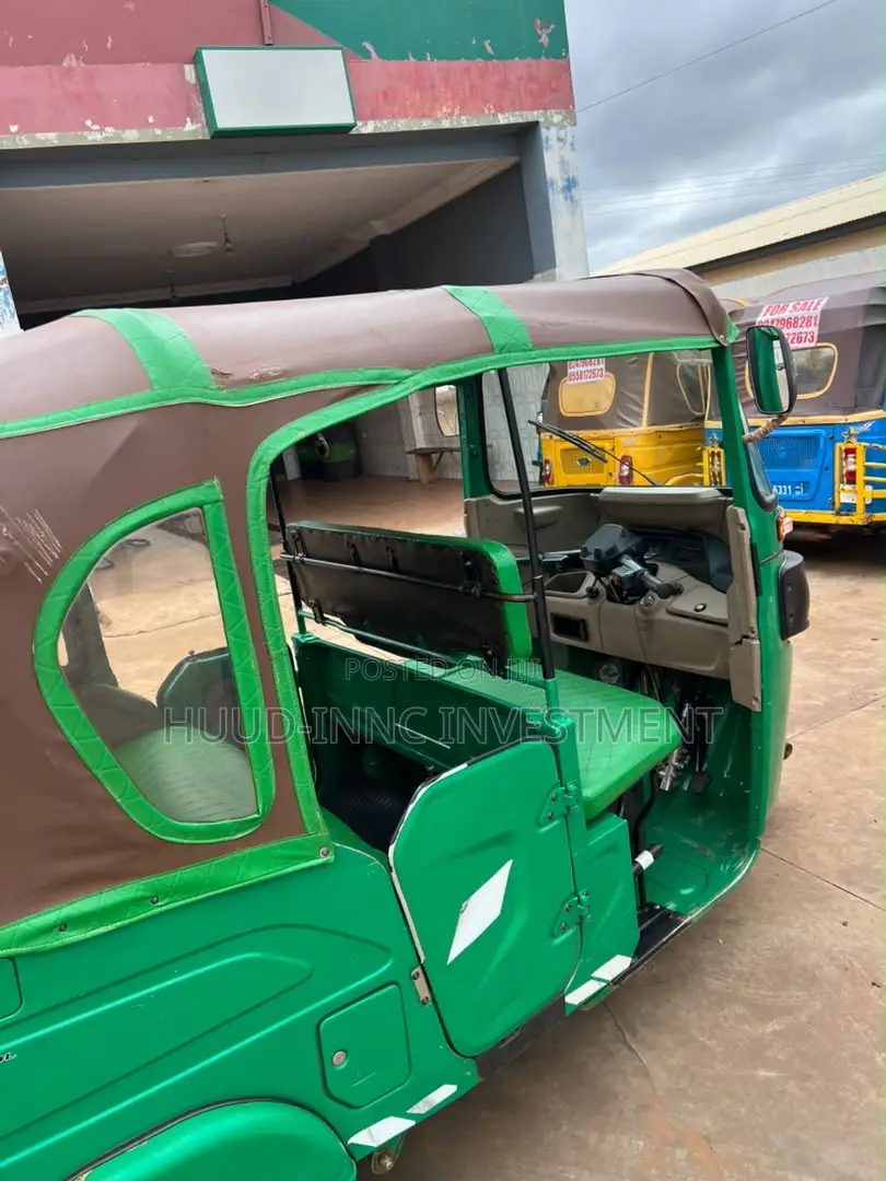 Bajaj RE 2025 Green