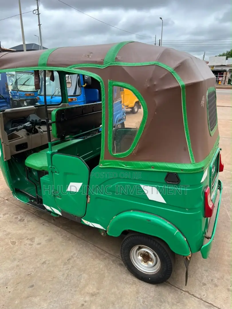Bajaj RE 2025 Green