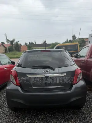Toyota Vitz 2013 Silver
