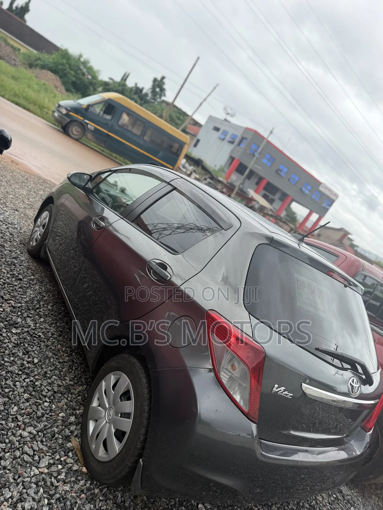 Toyota Vitz 2013 Silver