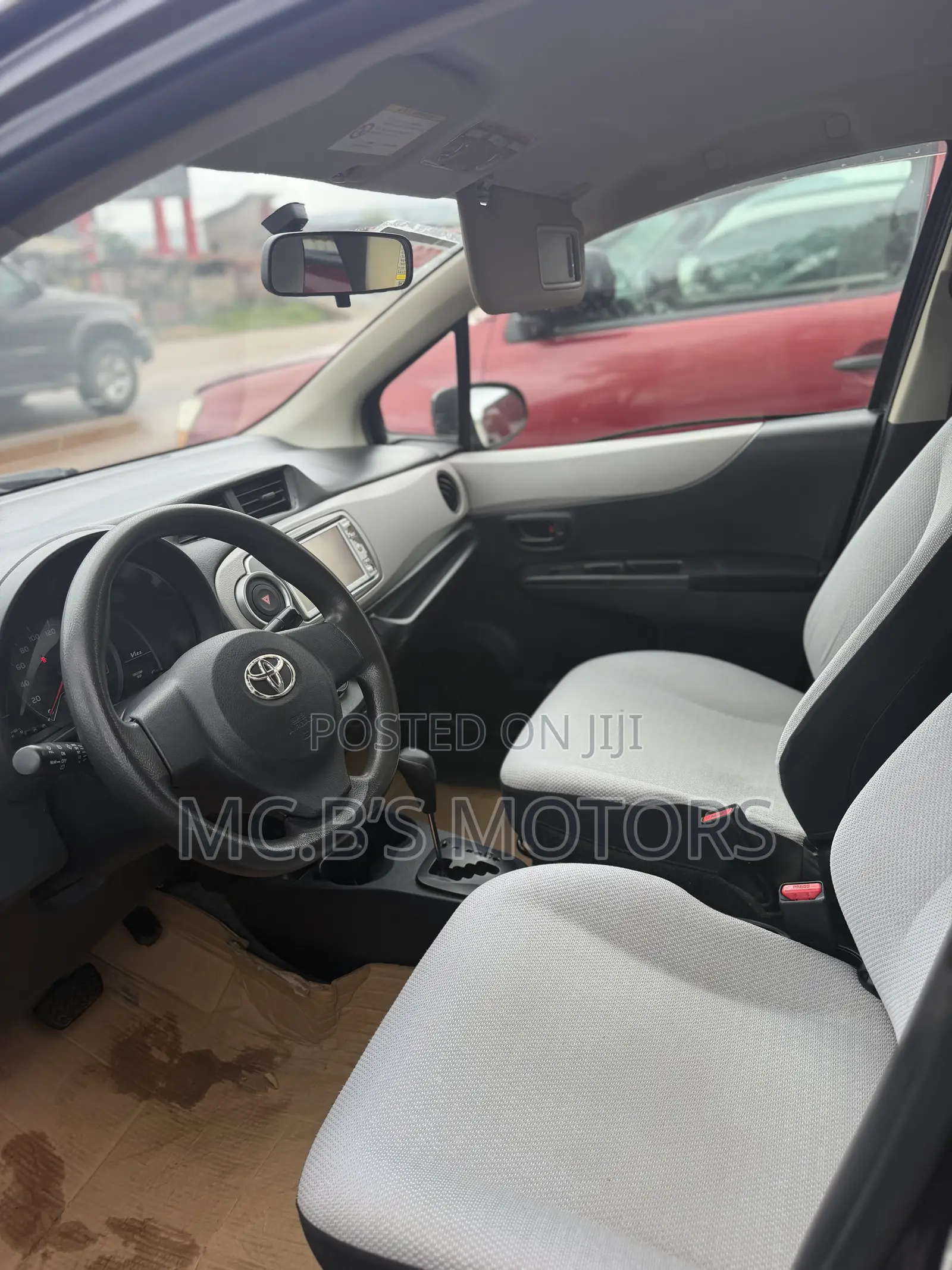 Toyota Vitz 2013 Silver