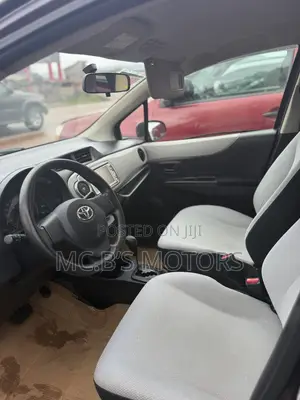 Toyota Vitz 2013 Silver