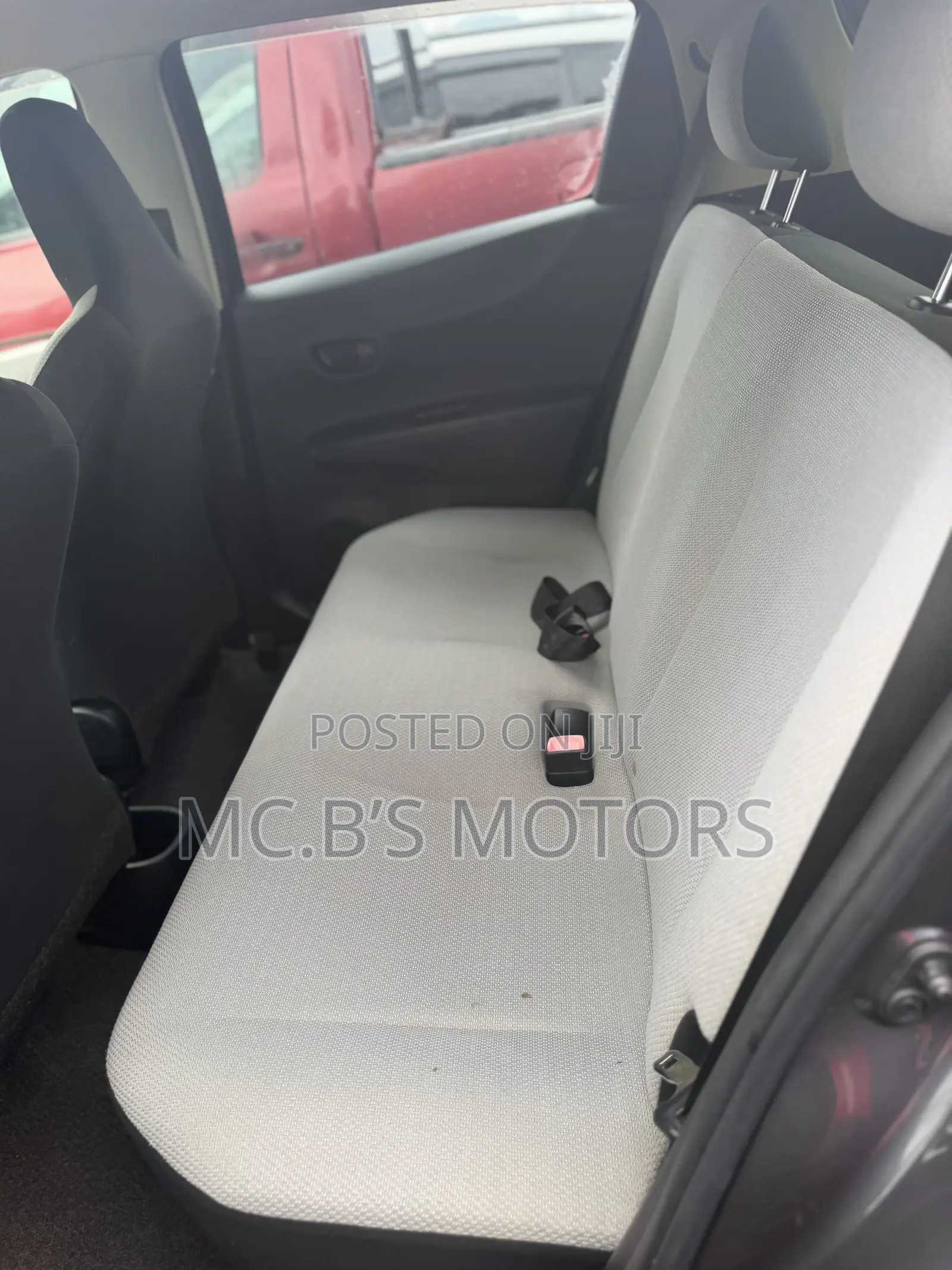 Toyota Vitz 2013 Silver