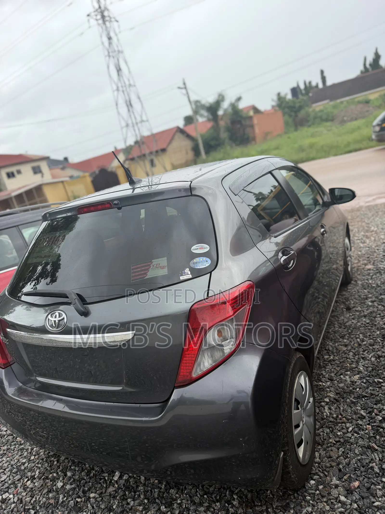 Toyota Vitz 2013 Silver