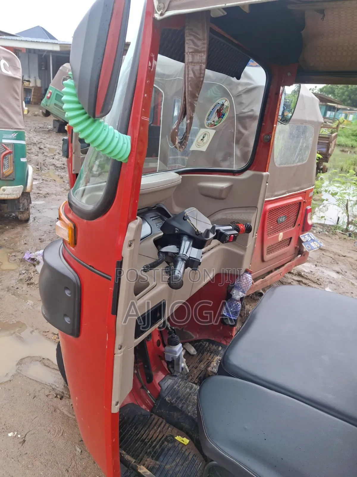 Bajaj Avenger 200 2025 Red