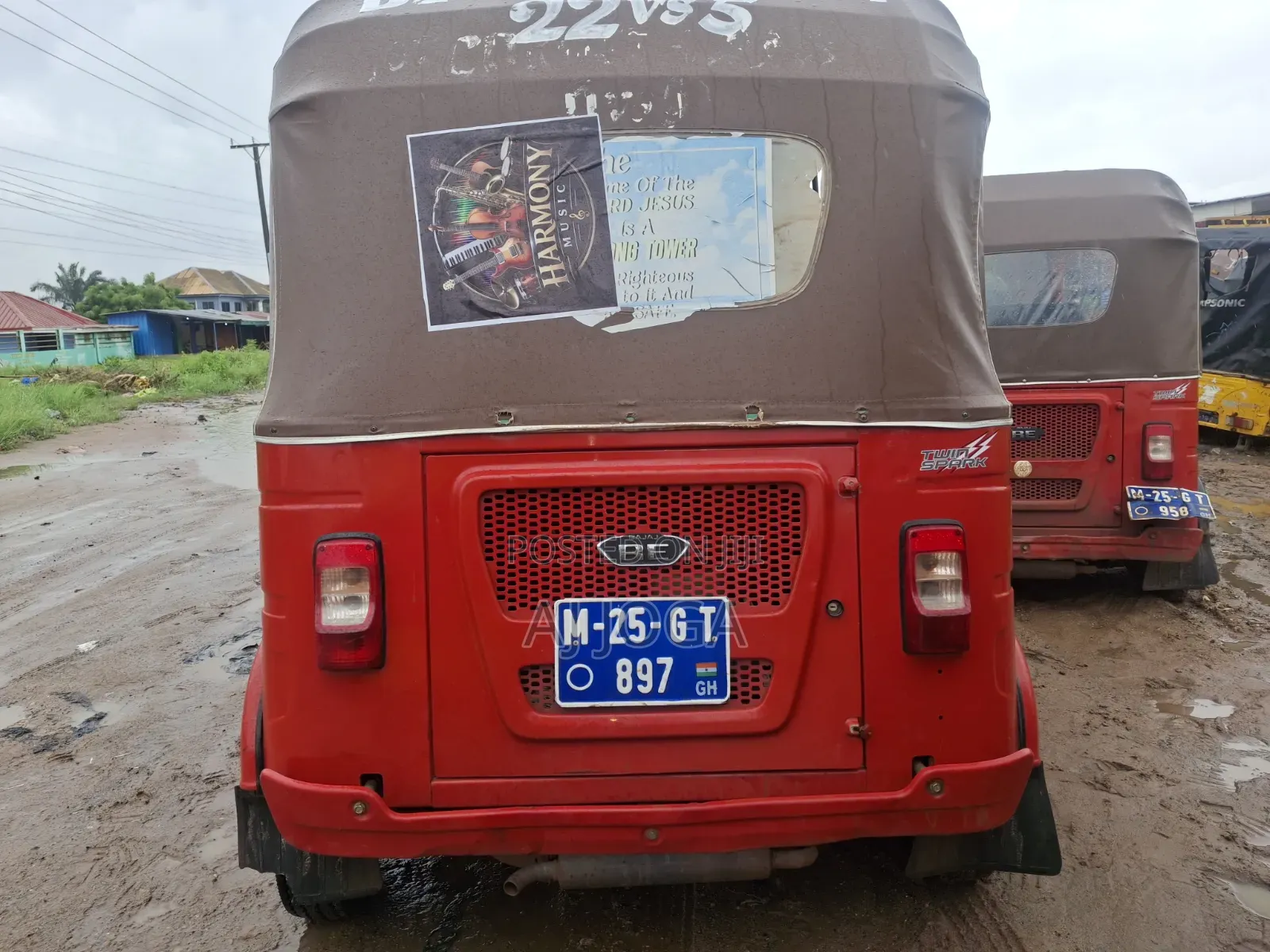 Bajaj Avenger 200 2025 Red