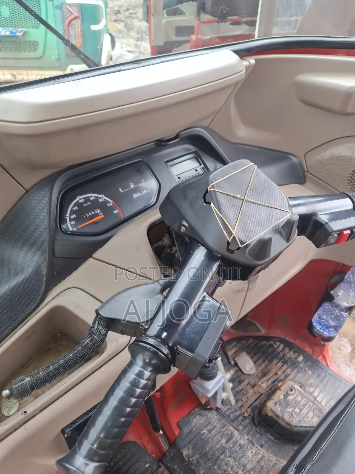 Bajaj Avenger 200 2025 Red