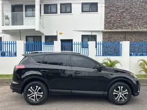 Toyota RAV4 LE 4dr SUV AWD (2.5L 4cyl 6A) 2018 Black