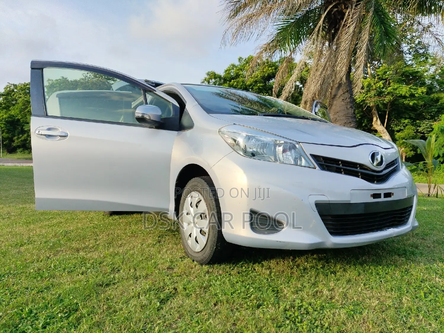 Toyota Vitz 1.3 AWD 5dr 2011 Silver
