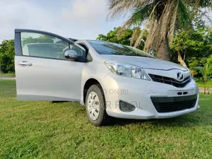 Toyota Vitz 1.3 AWD 5dr 2011 Silver