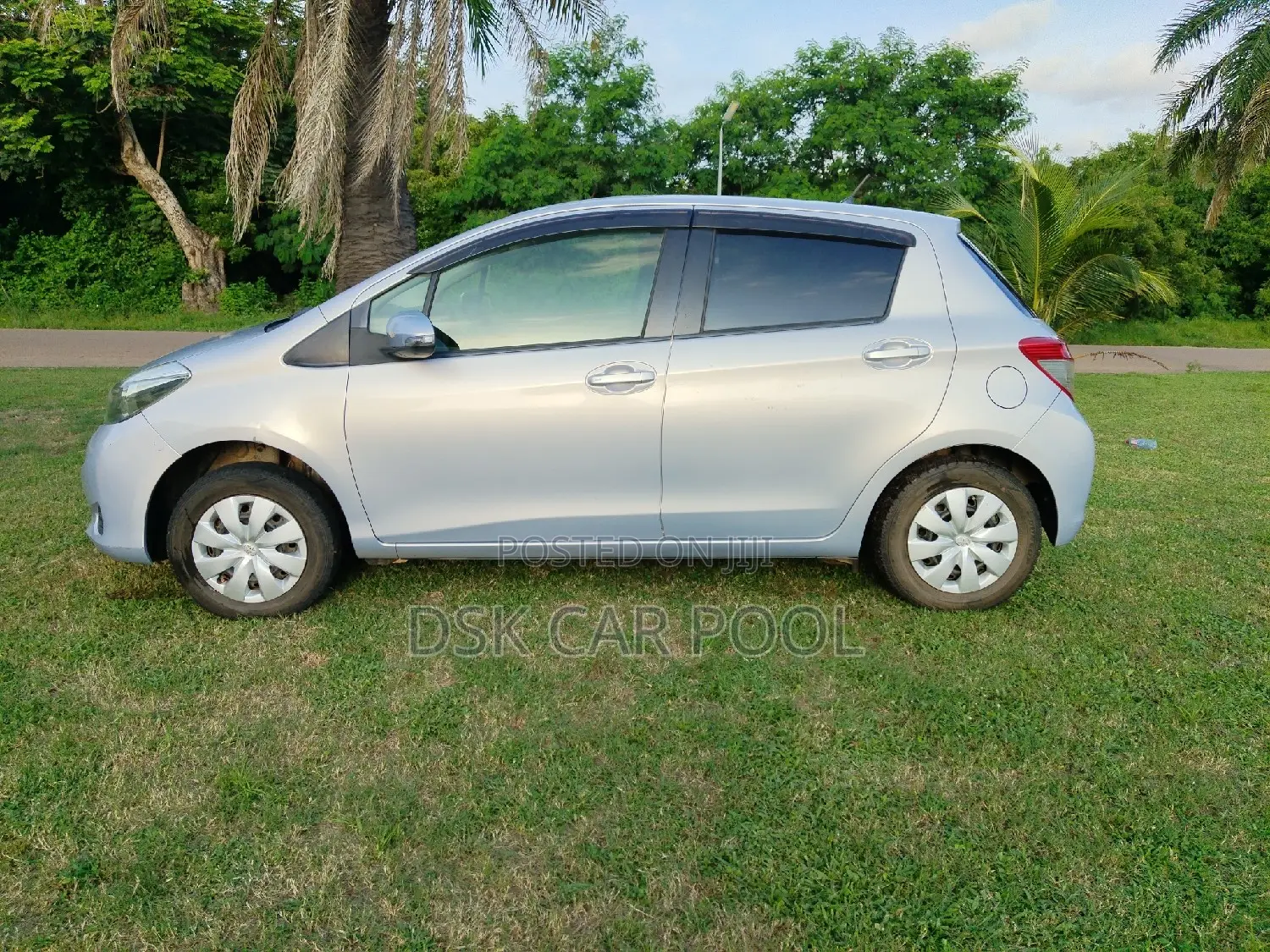Toyota Vitz 1.3 AWD 5dr 2011 Silver