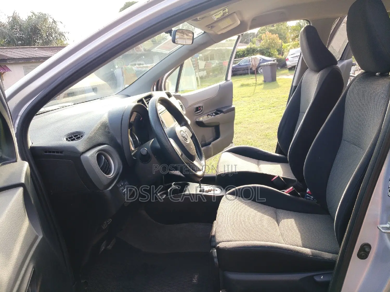 Toyota Vitz 1.3 AWD 5dr 2011 Silver