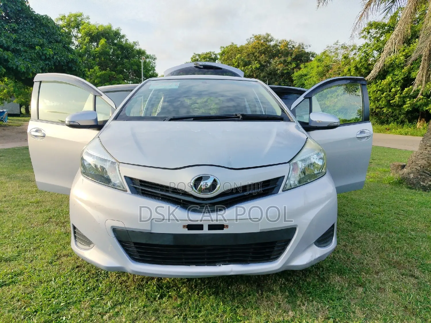 Toyota Vitz 1.3 AWD 5dr 2011 Silver