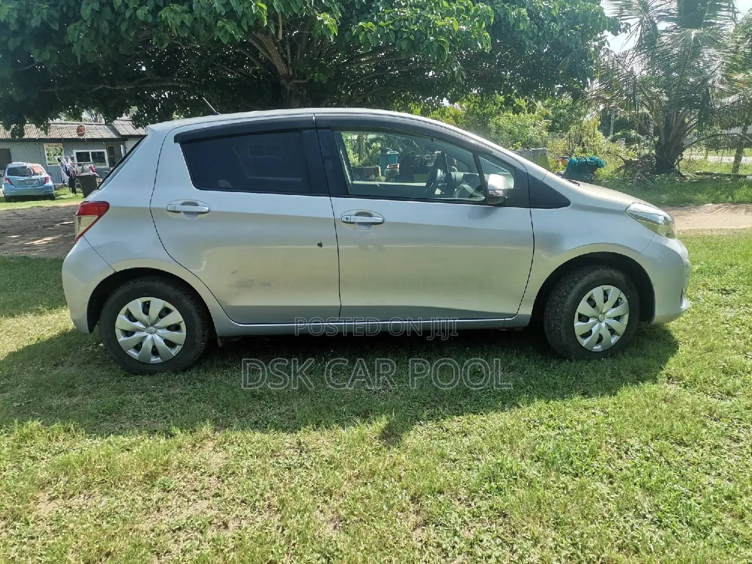 Toyota Vitz 1.3 AWD 5dr 2011 Silver