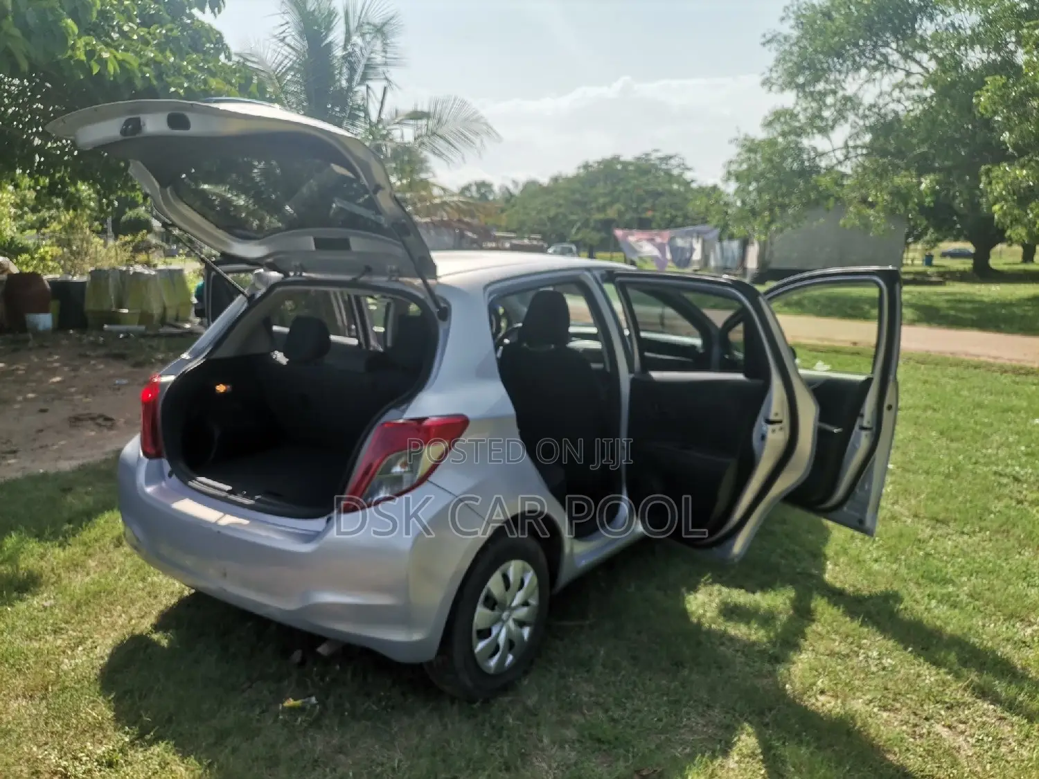 Toyota Vitz 1.3 AWD 5dr 2011 Silver