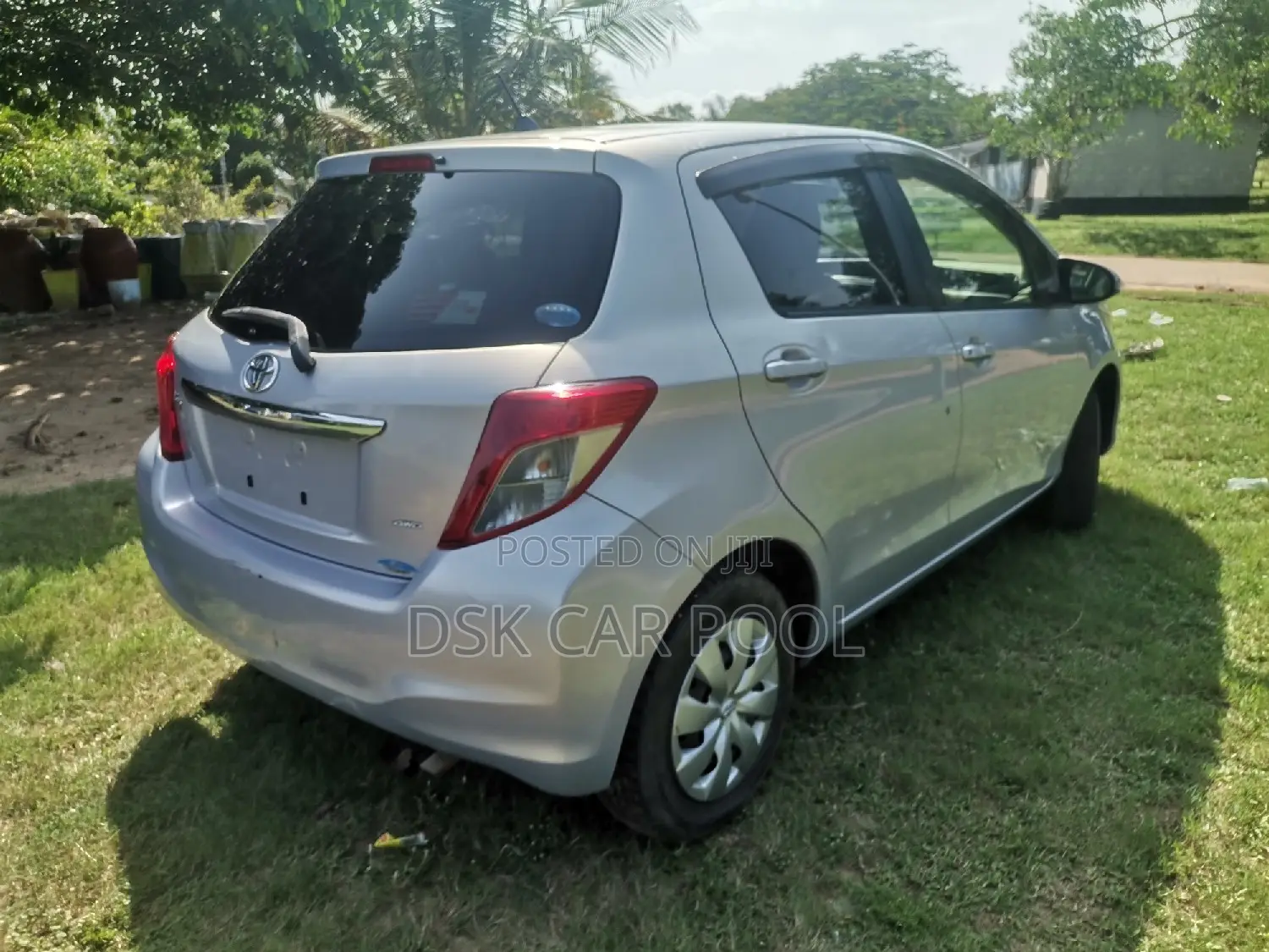 Toyota Vitz 1.3 AWD 5dr 2011 Silver