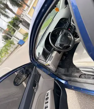 Hyundai Elantra 2017 Blue