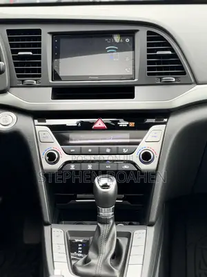 Hyundai Elantra Limited Sedan FWD (2.0L 4cyl 6A) 2017 Blue