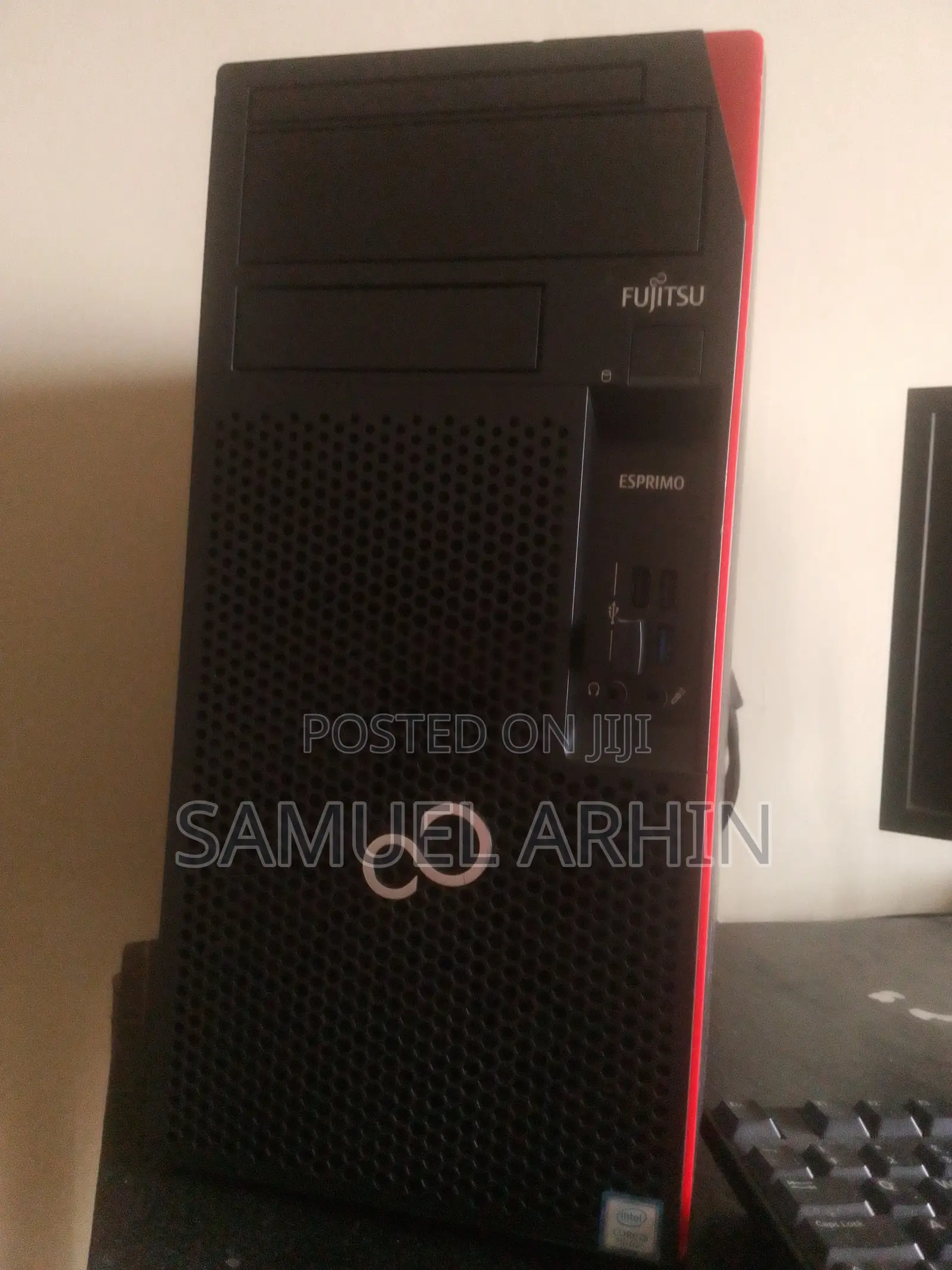 Desktop Computer Fujitsu Esprimo P557/E85+ 8GB Intel Core i5 HDD 1T