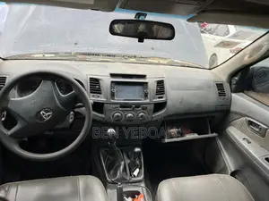 Toyota Hilux 2.5 D-4D 4X4 SRX 2012 Black