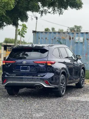 Toyota Highlander XSE 2022 Blue