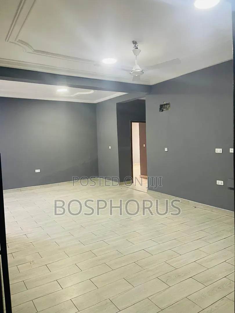 2bdrm Apartment in Lapaz Racecourse, Nyanmekye for rent