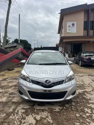 Toyota Vitz 1.3 AWD 5dr 2013 Silver